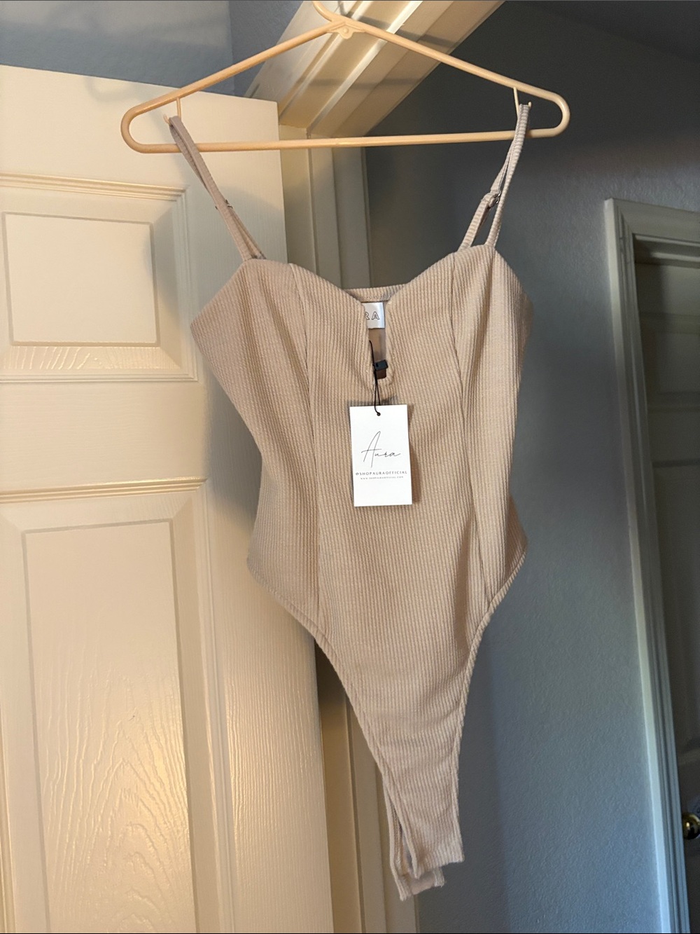Ribbed bodysuit in beige